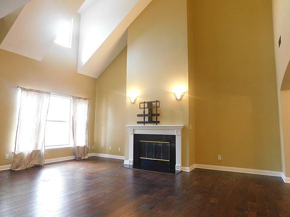 5th image of 1335 S Main St #16