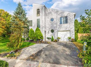 69 Denton Ct, Matawan, NJ 07747