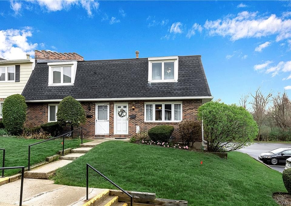1st image of 10 Stoneledge Ct