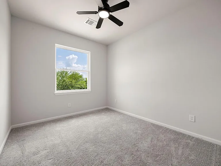 8 Donna Ct #B — Photo 19
