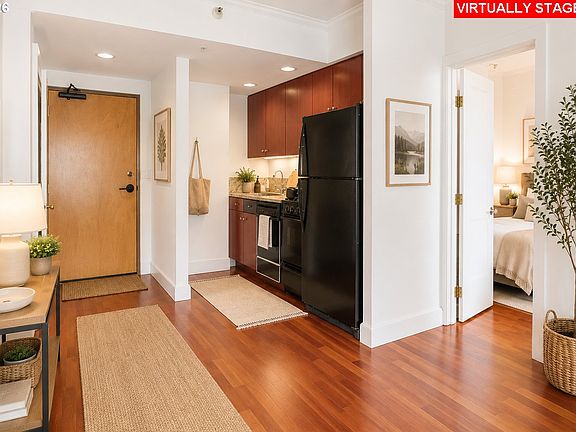 3rd image of 1005 SW Park Ave Unit 703