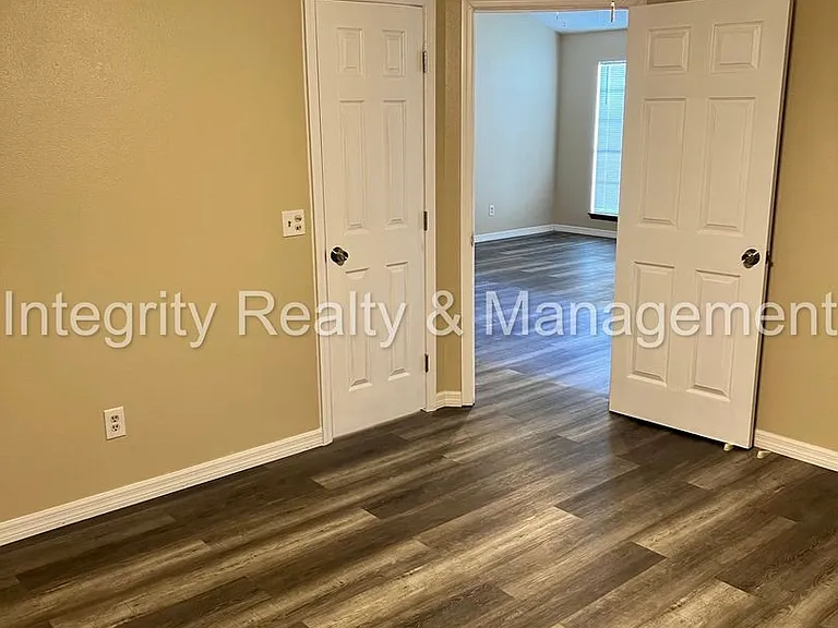 1862 Mackenzie Ct N — Photo 10