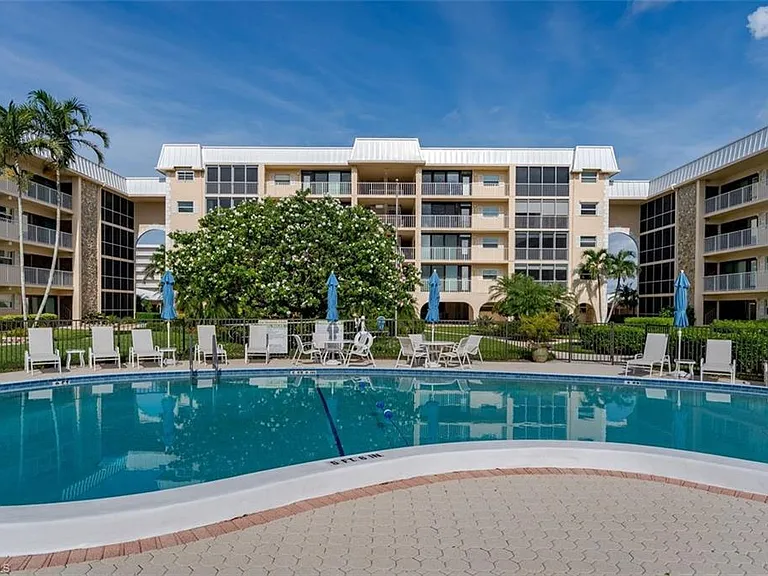 3450 Gulf Shore Blvd N #210 — Photo 23