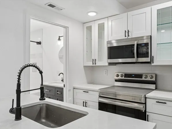 2130 E 14th Ave APT 14, Denver, CO 80206