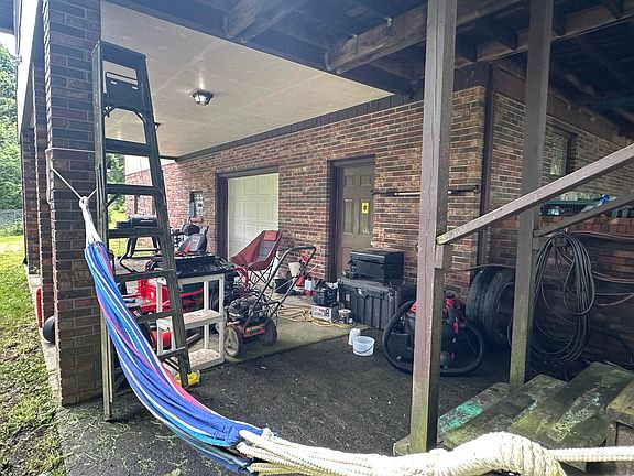 4th image of 3510 Goldfinch Ln