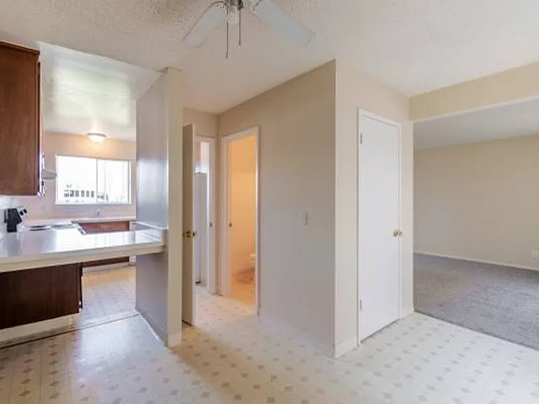 Menclair Apartments — Photo 9