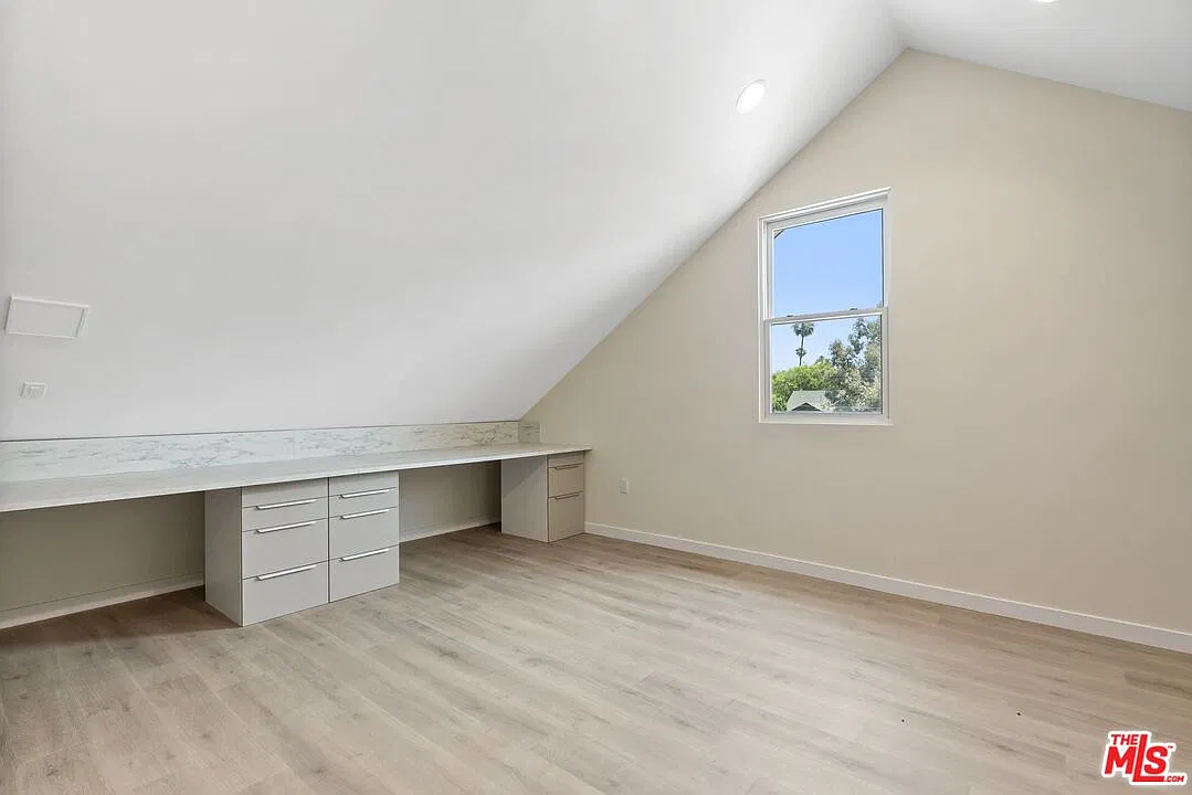 2 bed, 800 sqft, $2,200 — Photo 3