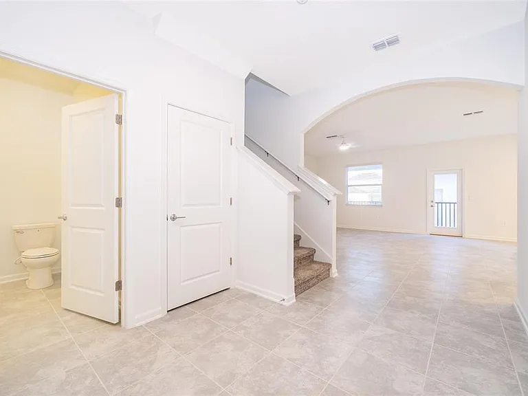2790 Armstrong Ave — Photo 3