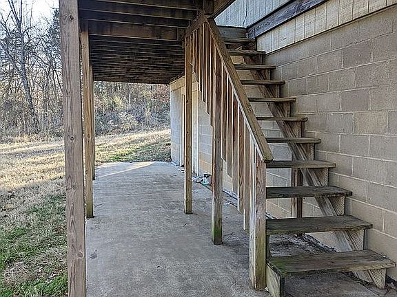 Steps to upper deck