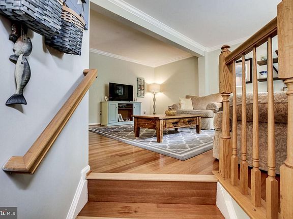 2nd image of 7412 Gadsby Sq