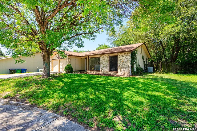 3 bed, 2.0 bath, 1628 sqft, $1,700 — Photo 2