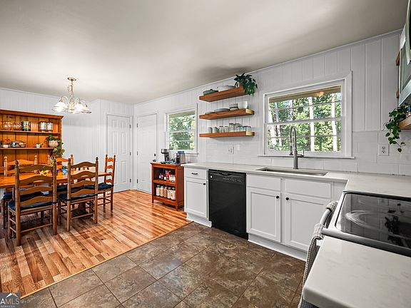 2nd image of 452 Kenridge Cir