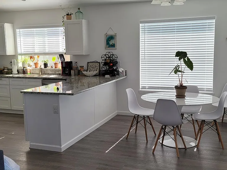 1416 N Jetty Ave SW — Photo 5