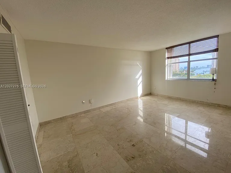 11111 Biscayne Blvd #8F — Photo 17