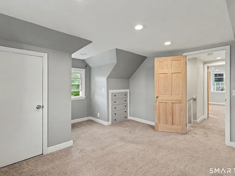 142 N Taylor Ave — Photo 21