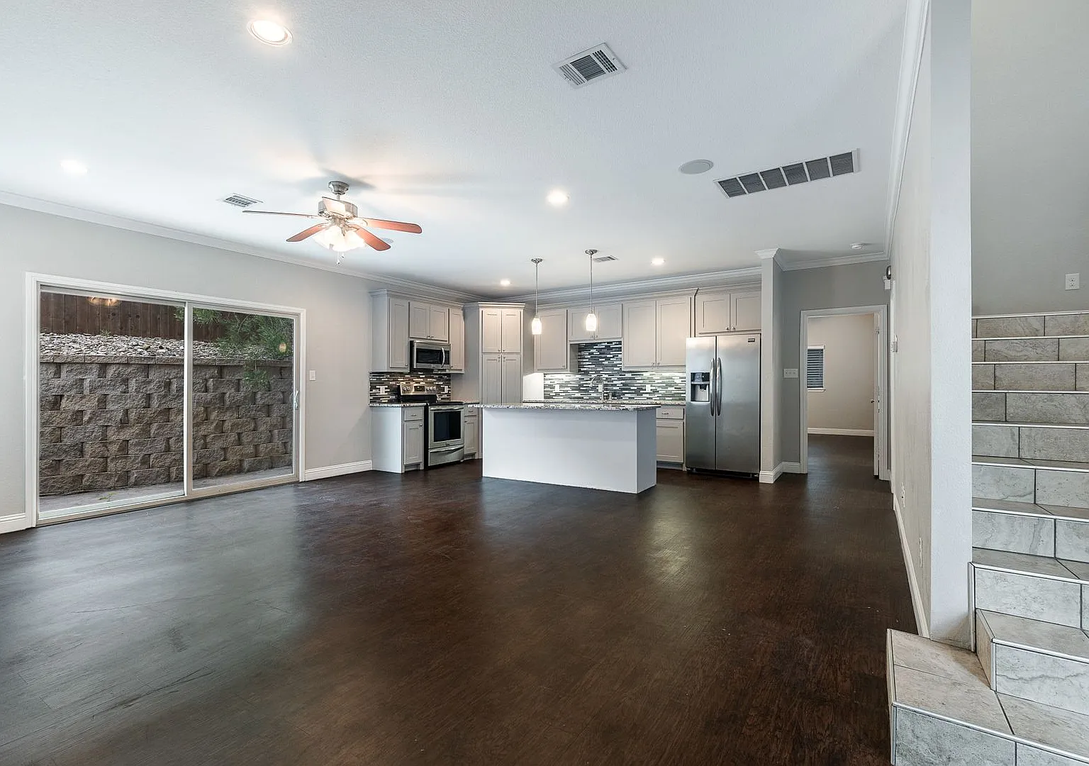 * Move In July 6th 2027 * $8400/$1400 Per Bed * 6 Bed 4 Bath, Short Walk To Tcu — Photo 2