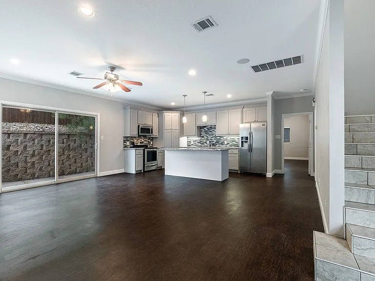 2832 Forest Park Blvd — Photo 2