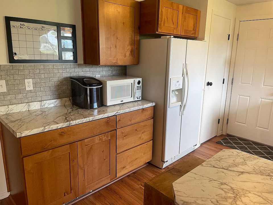 1st image of 211 Cottonwood Dr