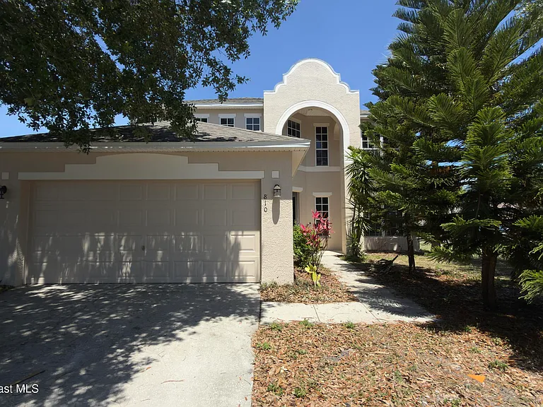 810 Benton Dr — Photo 1