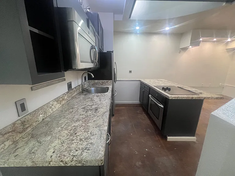 1944 State St #7 — Photo 2