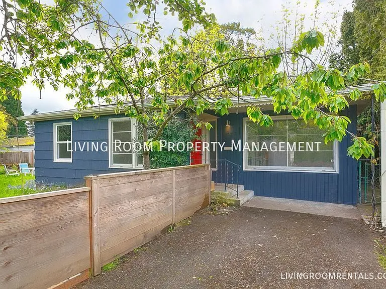 4642 NE Emerson St — Photo 1