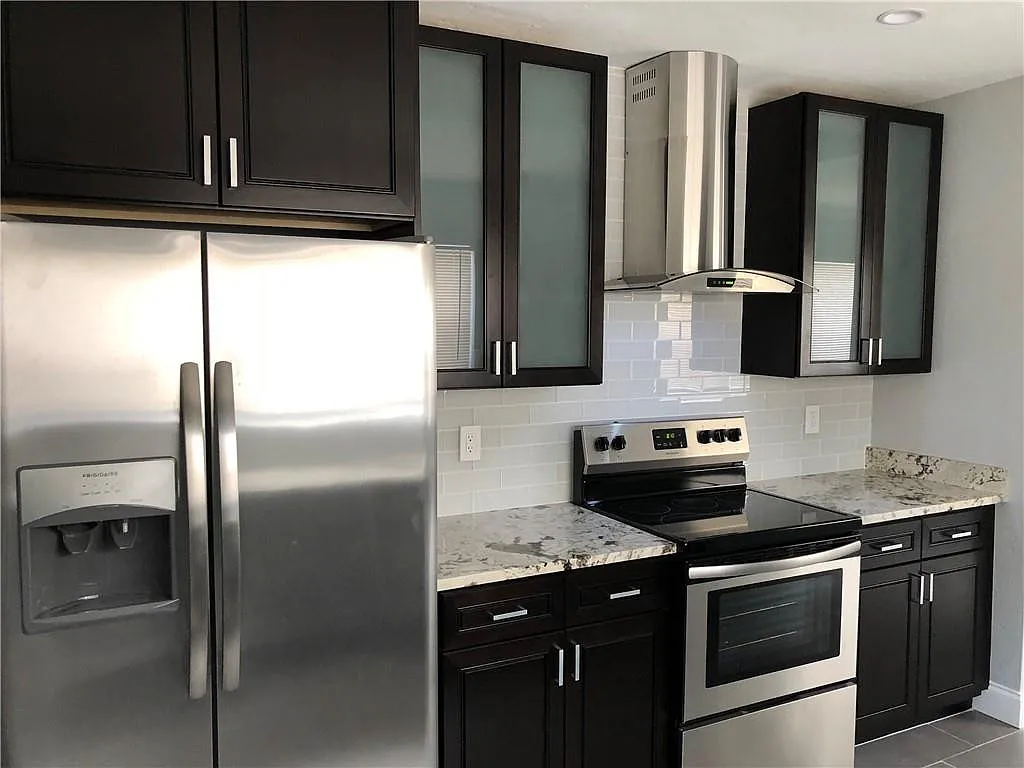 2 bed, 1.0 bath, 941 sqft, $2,690 — Photo 2