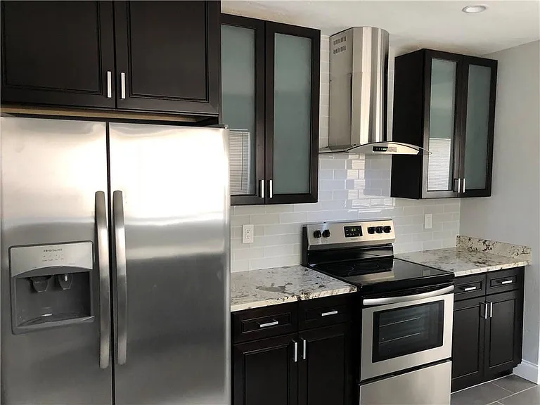 2817 Taylor St — Photo 2