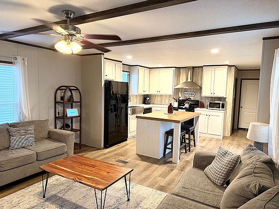 Living room/kitchen