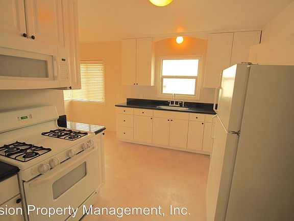 5th image of 2726 Truman Ave