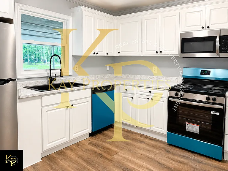 1828 Windsor Dr — Photo 10