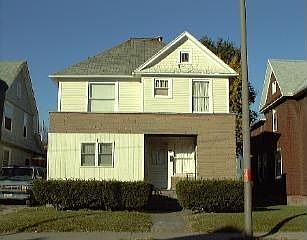 NICE 4 UNIT BUILDING - GOOD CASH FLOW 