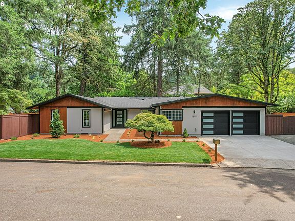 3rd image of 18111 SW Pioneer Ct
