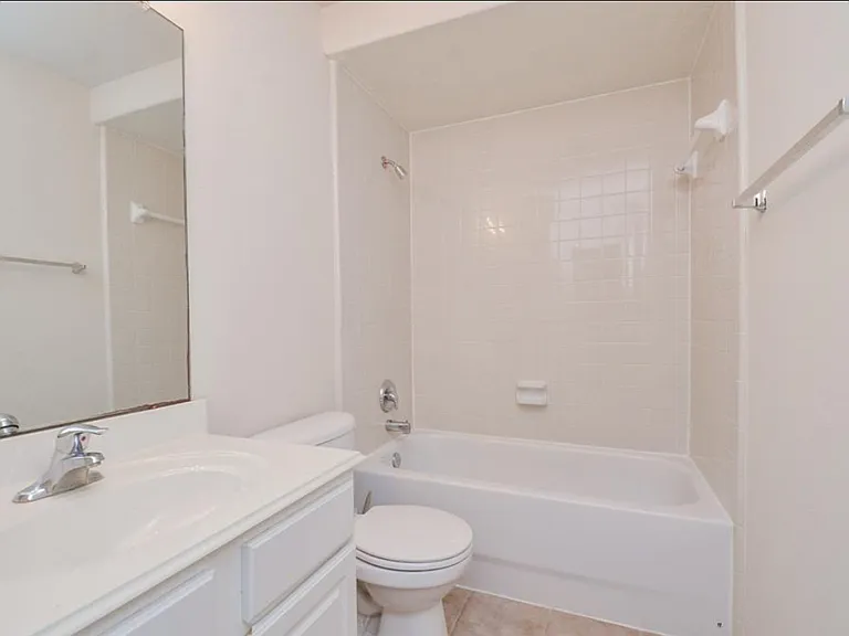 2934 Meadowglen Crst — Photo 8