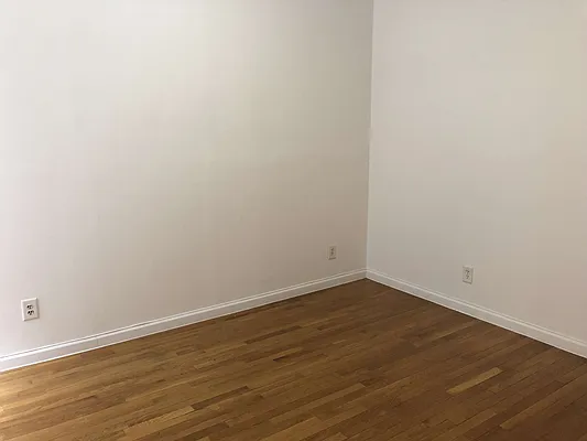 Rented by GreenVill Real Estate LLC | media 18