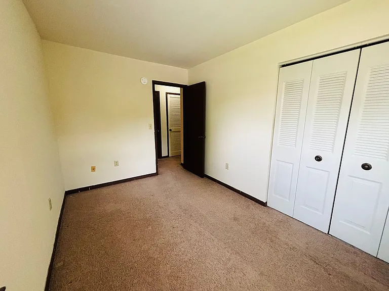 327 Charles St — Photo 14
