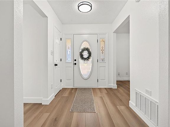 5th image of 8943 Turf Creek Dr
