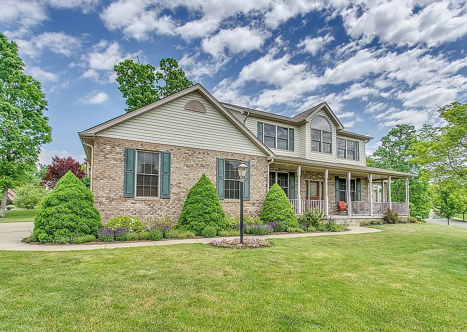 1st image of 900 Gregory Ct
