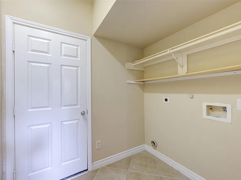 6018 Royal Hollow Ln — Photo 10