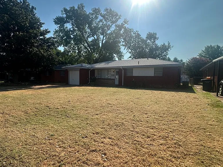 2524 Eagle Dr — Photo 2