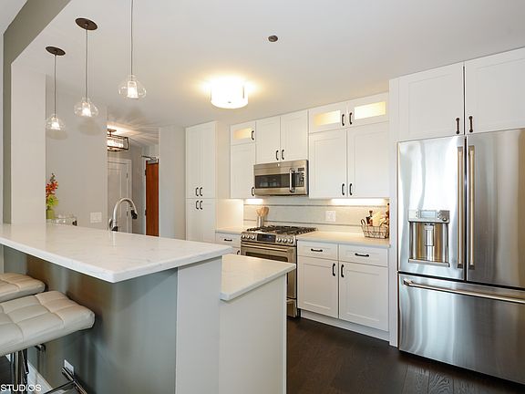 5th image of 600 N Kingsbury St APT 1805
