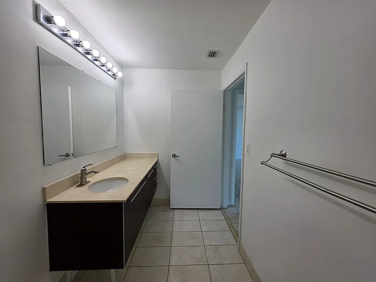 1900 N Bayshore Dr #1709 — Photo 37