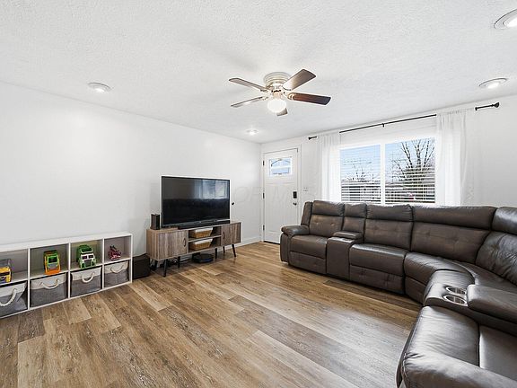 4th image of 3371 Devin Rd