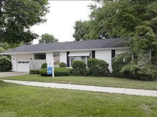 819 Maple St, Three Rivers, MI 49093