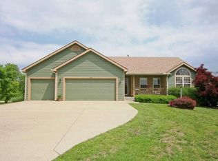 1404 N 960th Rd, Lawrence, KS 66046