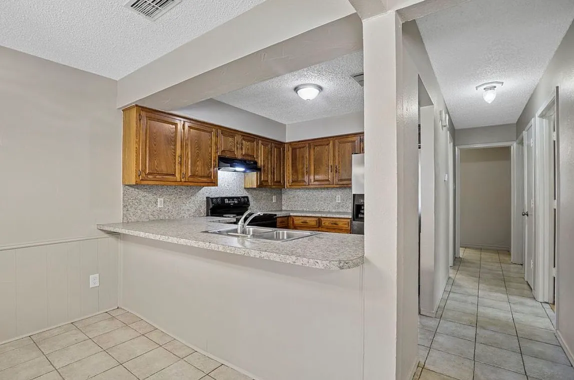 2 bed, 925 sqft, $1,560 — Photo 2