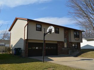 927 S Hancock Dr, Decatur, IL 62521