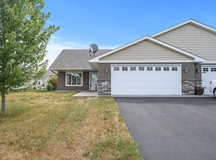 31679 McGuire Trl, Lindstrom, MN 55045