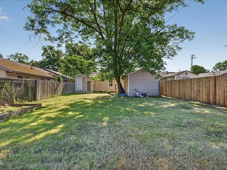 3307 Belden St — Photo 21