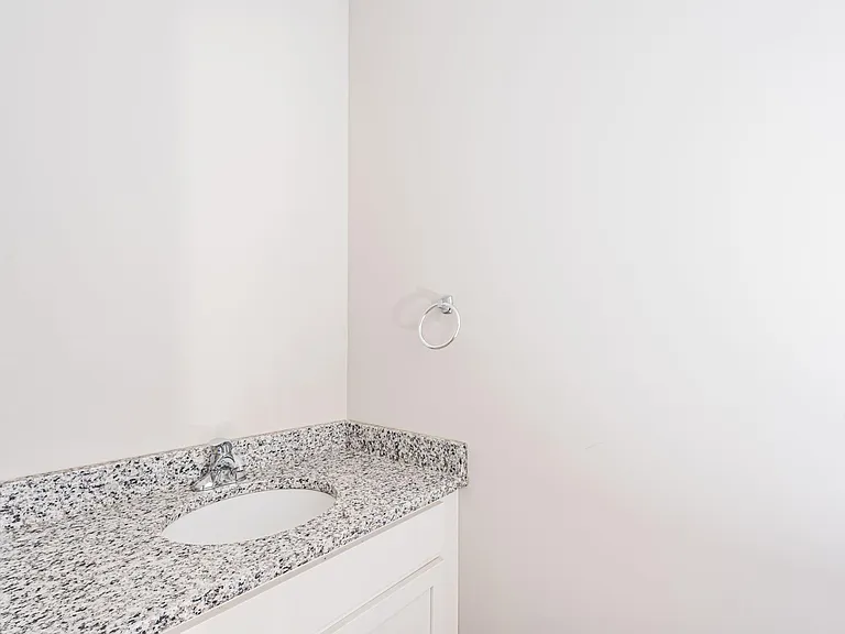 1011 Campbell Ln — Photo 5