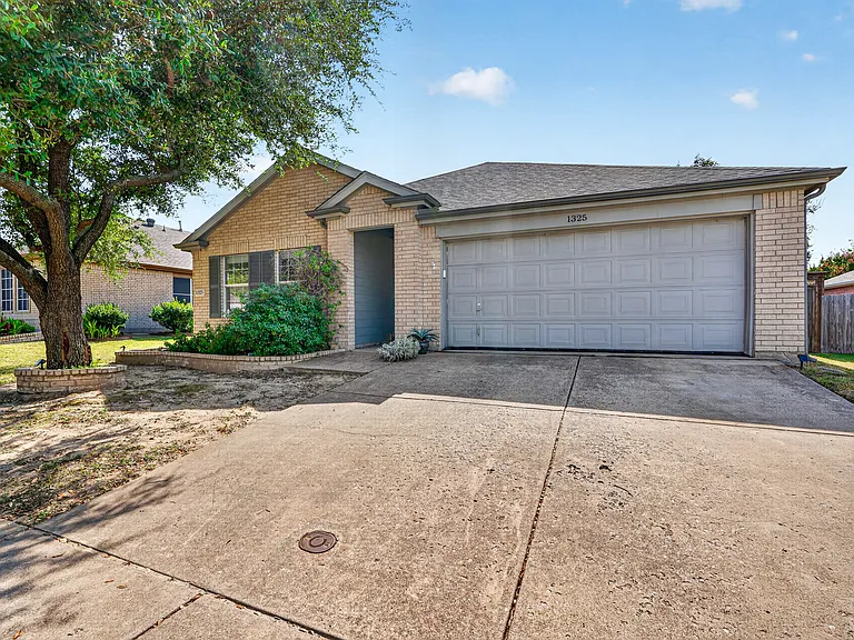 1325 Periwinkle Dr — Photo 4